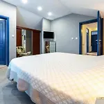 펜션 Family Four Bedroom With Pool *