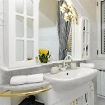 Family Four Bedroom With Pool * 믈리니