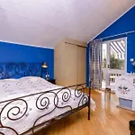 Family Four Bedroom With Pool 펜션 믈리니