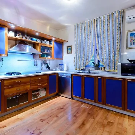 Semesterbostad Family Four Bedroom With Pool *