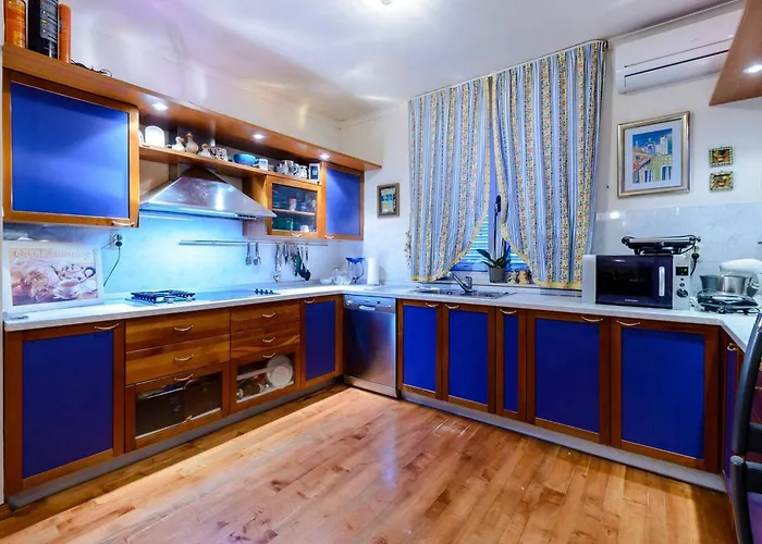 Vakantiehuis Family Four Bedroom With Pool *