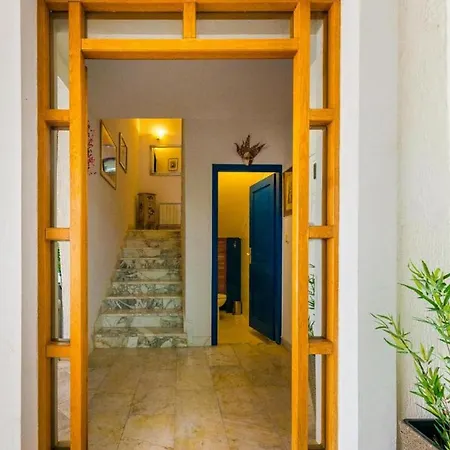 Hébergement de vacances Family Four Bedroom With Pool