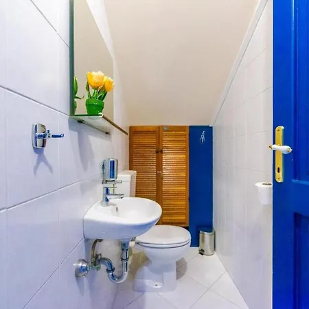 Hébergement de vacances Family Four Bedroom With Pool