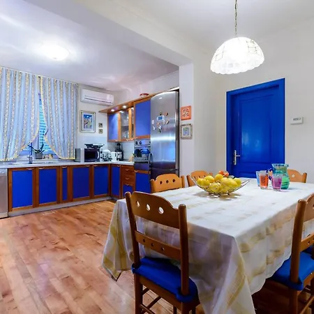 Family Four Bedroom With Pool *