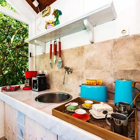 Hébergement de vacances Family Four Bedroom With Pool