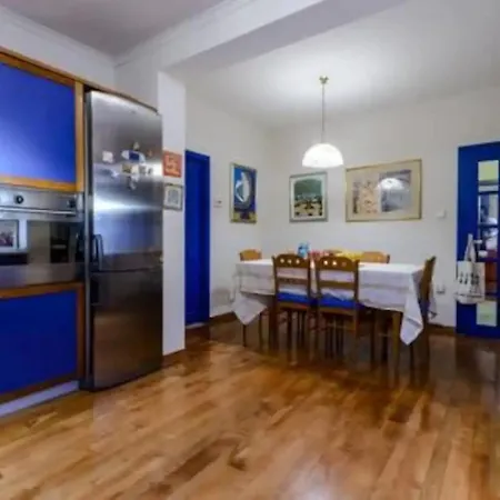 Hébergement de vacances Family Four Bedroom With Pool Mlini