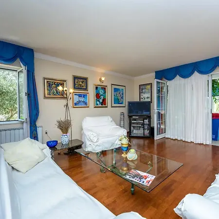 Family Four Bedroom With Pool