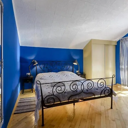 Family Four Bedroom With Pool Сasa de vacaciones *