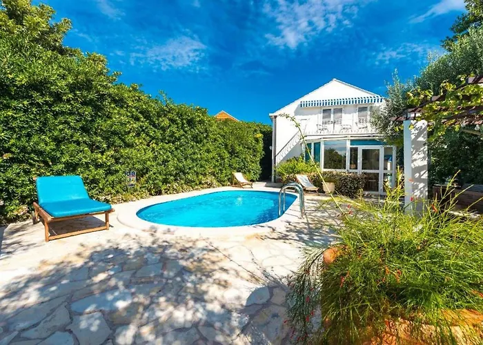 Family Four Bedroom With Pool Tatil Evi Mlini