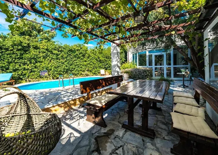 Tatil Evi Family Four Bedroom With Pool Mlini