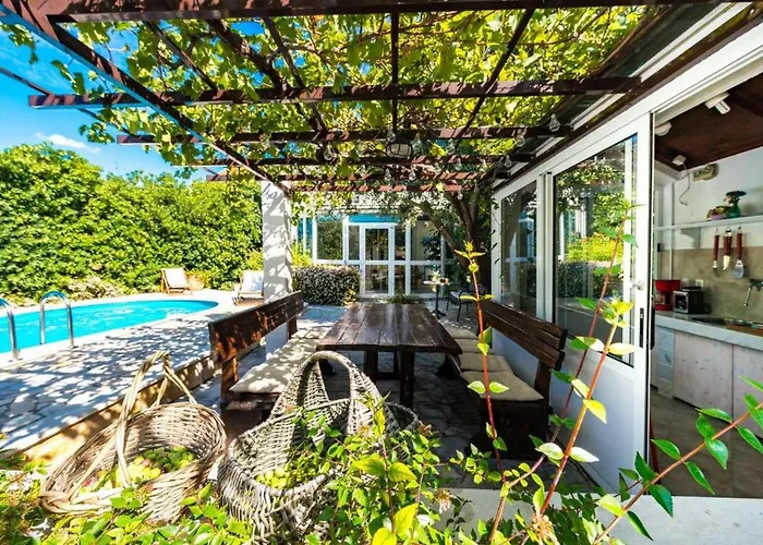 Family Four Bedroom With Pool Tatil Evi