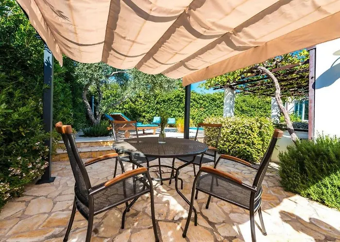 Family Four Bedroom With Pool *