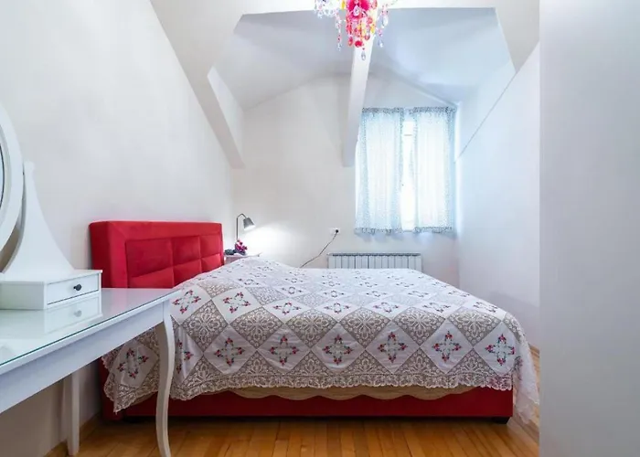 Family Four Bedroom With Pool Mlini