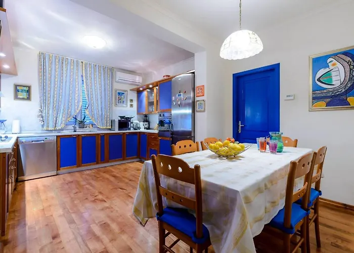 Family Four Bedroom With Pool *