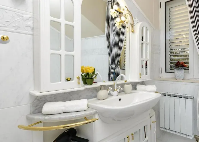 Family Four Bedroom With Pool * Mlini